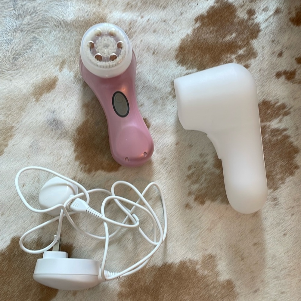 Clarisonic MIA 2 with accessories